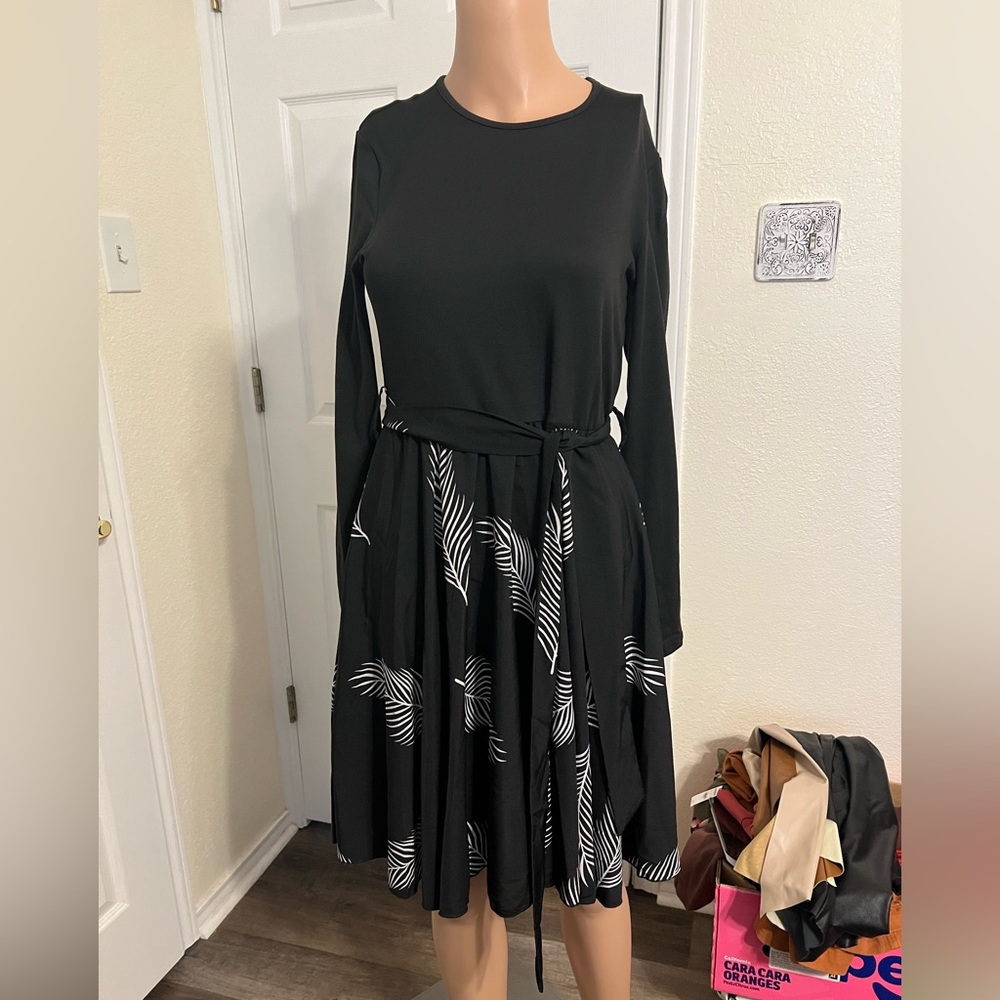 Elegant Black and White Leaf Print Dress